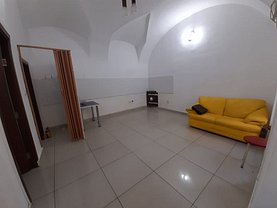 Închiriere spaţiu comercial