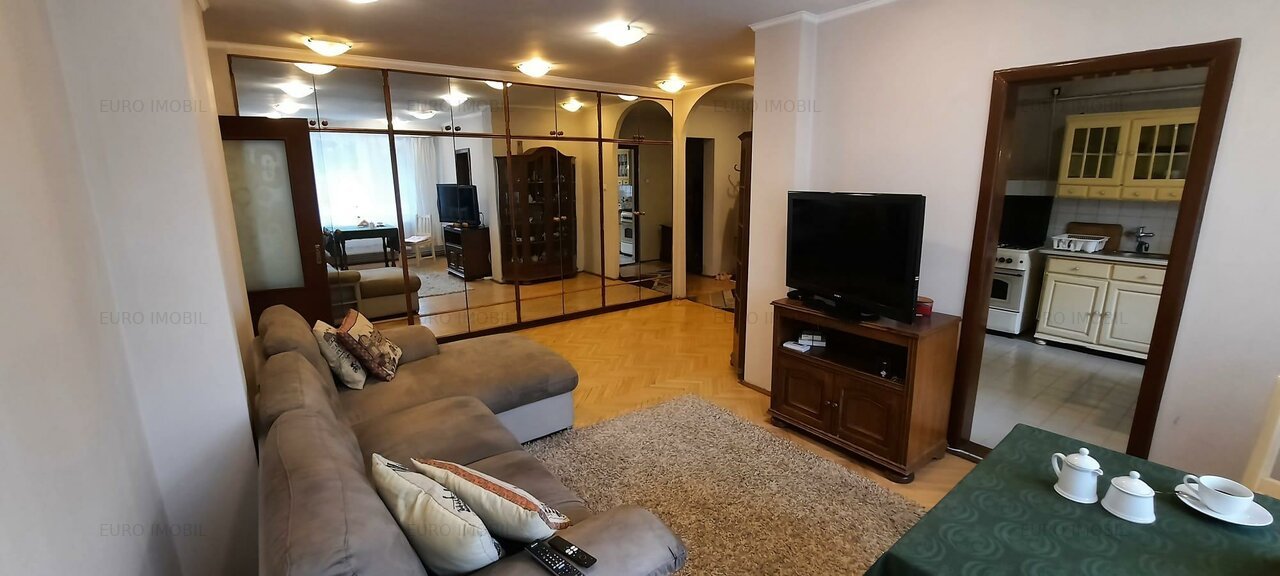 De vanzare apartament 4 camere, Tg. Mures, Zona Domus