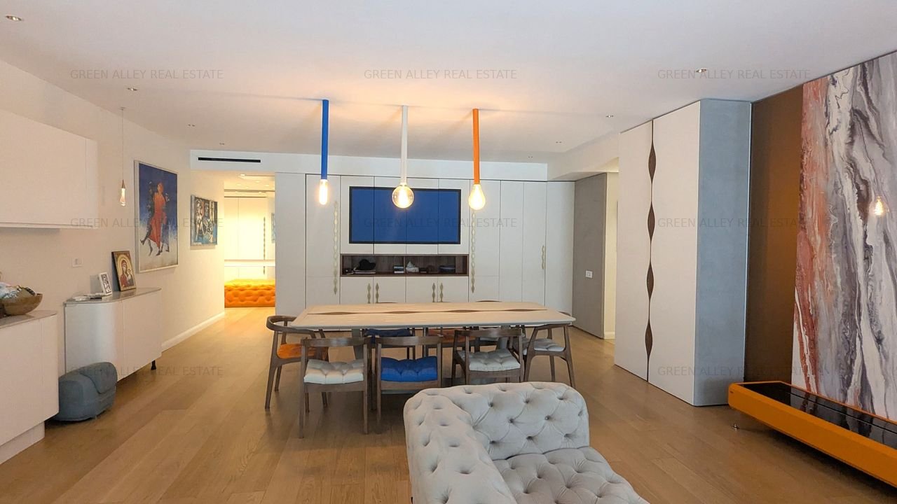 Apartament ultrafinisat cu 4 camere si 2 locuri de parcare