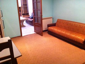 Casa de închiriat 4 camere, în Focşani, zona Vest