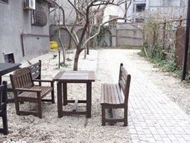 Casa de vânzare sau de închiriat 5 camere, în Bucureşti, zona Armeneasca
