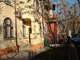Casa de vânzare sau de închiriat 9 camere, în Bucuresti, zona Cotroceni