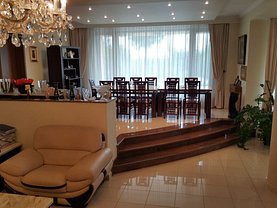 Casa de vânzare 13 camere, în Roşu