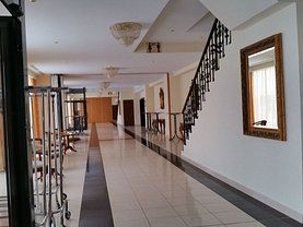 Vânzare spaţiu comercial