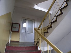 Închiriere spaţiu comercial