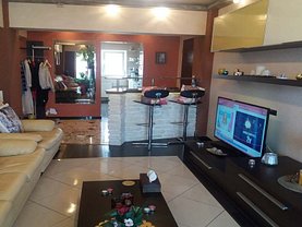 Apartament de vânzare 3 camere, în Braşov, zona Răcădău