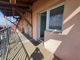 Apartament de vânzare 3 camere, în Braşov, zona Tractorul