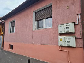 Casa de vânzare 3 camere, în Braşov, zona Aurel Vlaicu