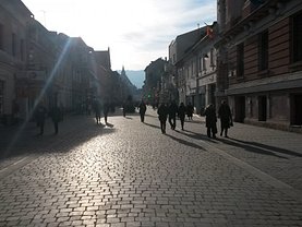 Închiriere spaţiu comercial