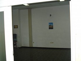 Vânzare spaţiu comercial