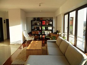 Apartament de vanzare 3 camere, în Bucuresti, zona Tei