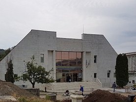 Vânzare spaţiu comercial