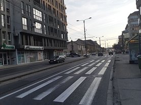 Închiriere spaţiu comercial