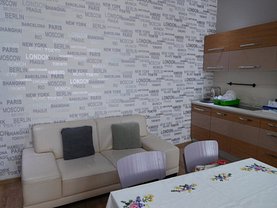 Apartament de închiriat 3 camere, în Cluj-Napoca, zona Central