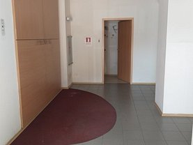 Închiriere spaţiu comercial