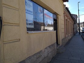 Închiriere spaţiu comercial