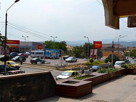 Vânzare spaţiu comercial