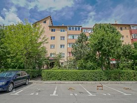 Apartament de vânzare 3 camere, în Braşov, zona Răcădău