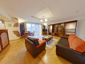 Apartament de închiriat 3 camere, în Braşov, zona Central