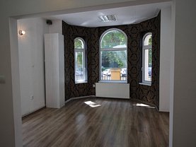 Închiriere spaţiu comercial