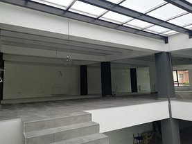 Închiriere spaţiu comercial