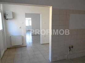 Închiriere spaţiu comercial