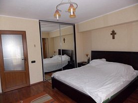 Apartament de vânzare 4 camere, în Bucuresti, zona Decebal