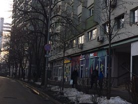 Închiriere spaţiu comercial