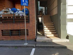 Vânzare spaţiu comercial
