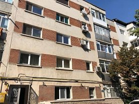 Apartament de vânzare 3 camere, în Slatina, zona Central