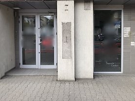Închiriere spaţiu comercial