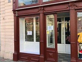 Închiriere spaţiu comercial