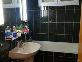 Apartament de vânzare 3 camere, în Bucureşti, zona Titan