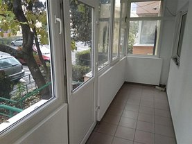 Apartament de închiriat 3 camere, în Braşov, zona Griviţei