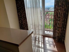 Apartament de vânzare 3 camere, în Braşov, zona Tractorul