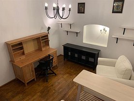 Apartament de vânzare 3 camere, în Braşov, zona Centrul Istoric