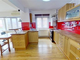 Apartament de închiriat 4 camere, în Braşov, zona Centrul Civic
