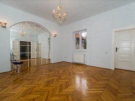 Apartament de închiriat 7 camere, în Braşov, zona Central