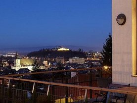 Casa de închiriat 5 camere, în Braşov, zona Central