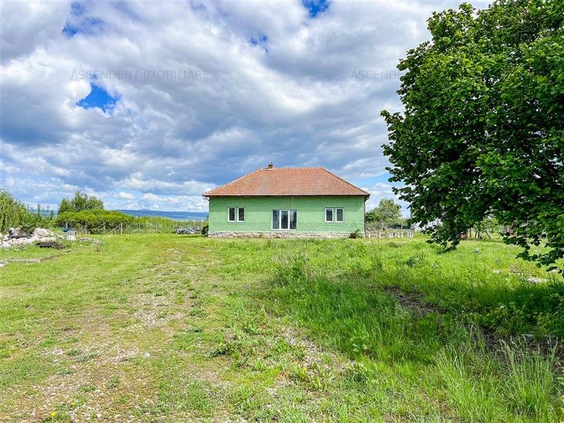 Proprietate extensiva,cu lac,6.700 mp teren,ideala si pentru Tabara,zona de recr