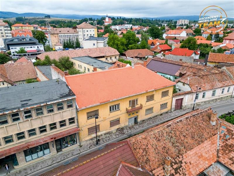Edificiu istoric:1.600 mp, Central, potential: birouri,hotel boutique,restaurant