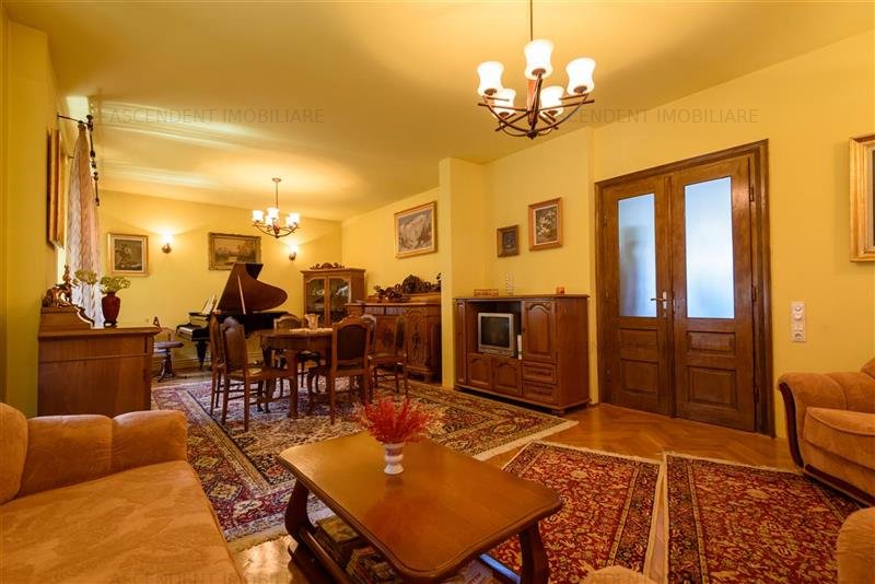 Casa individuala in centrul Brasovului, cu gradina, garaj si 950 mp teren