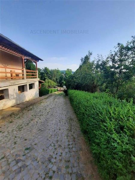 3D! Parc privat pe 2.560 mp si edificiu,in pretios si discret amplasament,vedere