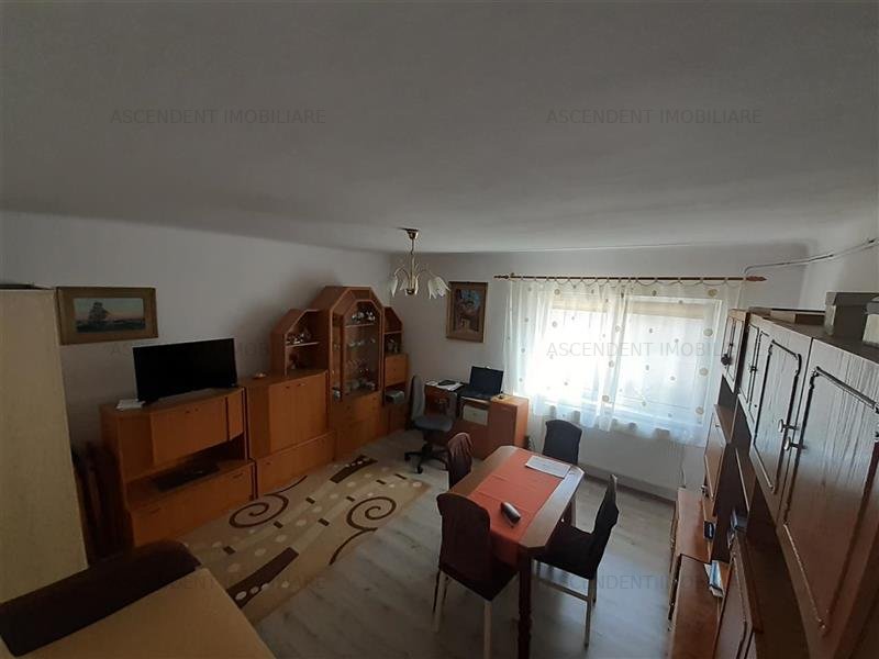Casa particulara, curte separata, cu 2 respectiv 3 camere, zona Gheorghe Doja