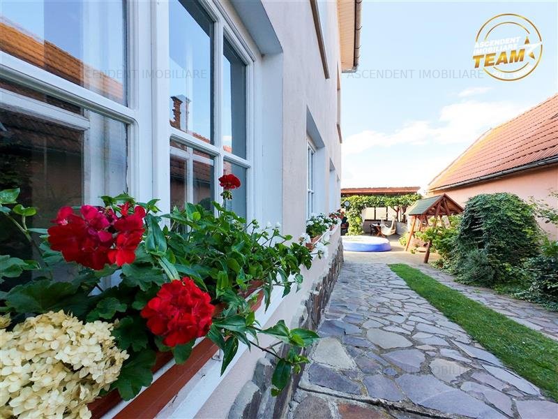 Tur 3D! Distinsa rezidenta, cu: garaj, gradina, apreciabile facilitati, Sfantu G