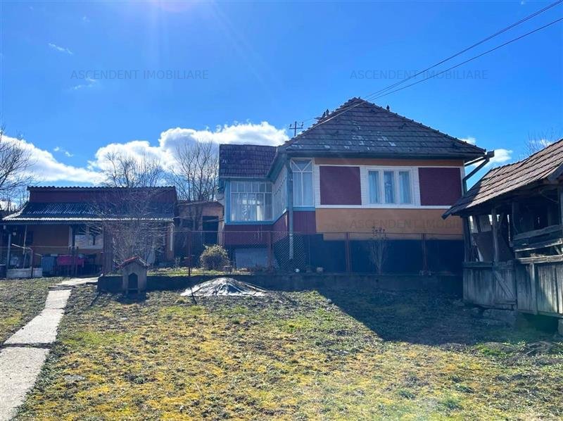 Tur Virtual! Casa traditionala+ domeniu de 2.900 mp,livada, anexe:refugiu apreci