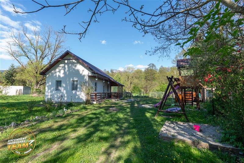 Refugiu cu:ponton,sursa apa,SPA, mobilat, echipat,1.600 mp teren,Bixad,Covasna