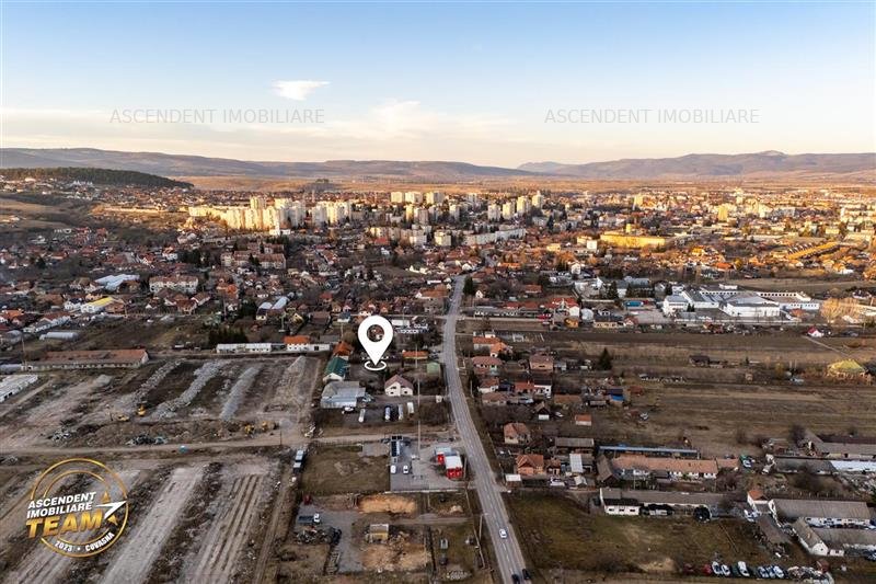 FILM! Spatiu comercial adaptabil:hala+ cladire birouri,teren generos 3.272 mp
