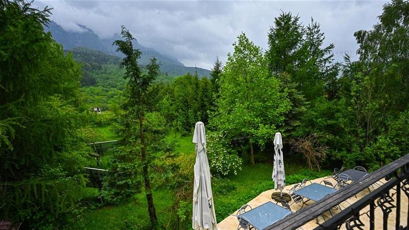 In cartea de povesti a Pietrei Craiului, ansamblu turistic in circuit,Plaiul Foi
