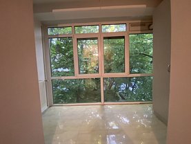 Apartament de vânzare 3 camere, în Bucureşti, zona Pajura